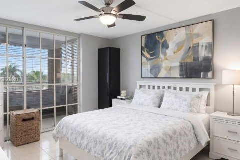 Купить кондоминиум в Майами, Флорида 3 спальни, 123.19м2, № 2050998 - фото 17