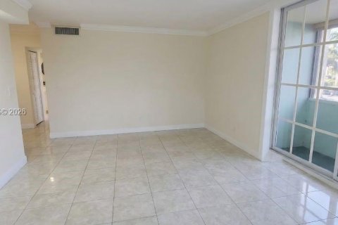 Купить кондоминиум в Майами, Флорида 3 спальни, 123.19м2, № 2050998 - фото 2