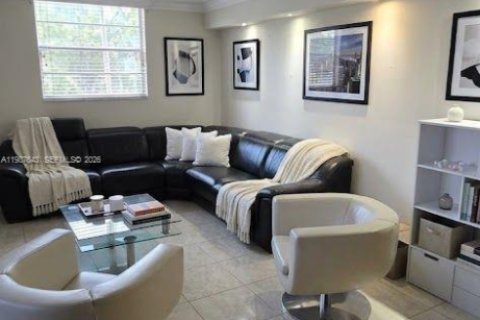 Купить кондоминиум в Майами, Флорида 3 спальни, 123.19м2, № 2050998 - фото 7