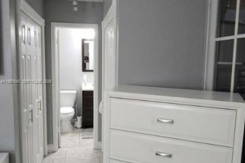 Купить кондоминиум в Майами, Флорида 3 спальни, 123.19м2, № 2050998 - фото 10