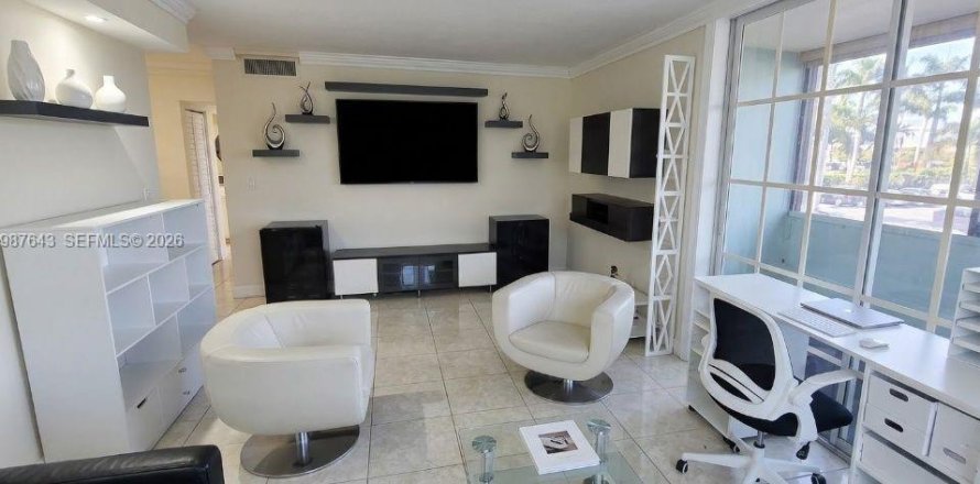 Кондоминиум с 3 спальнями в Майами, Флорида № 2050998