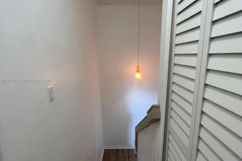 Townhouse in Pembroke Pines, Florida 2 bedrooms, 102.19 sq.m. № 2001915 - photo 14