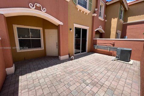 Townhouse in Pembroke Pines, Florida 2 bedrooms, 102.19 sq.m. № 2001915