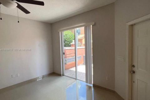 Townhouse in Pembroke Pines, Florida 2 bedrooms, 102.19 sq.m. № 2001915 - photo 11