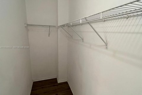 Townhouse in Pembroke Pines, Florida 2 bedrooms, 102.19 sq.m. № 2001915 - photo 22