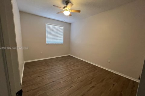 Townhouse in Pembroke Pines, Florida 2 bedrooms, 102.19 sq.m. № 2001915 - photo 17