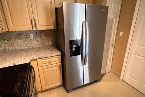 Townhouse in Pembroke Pines, Florida 2 bedrooms, 102.19 sq.m. № 2001915 - photo 9