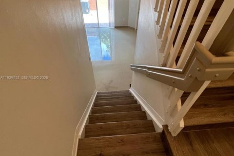 Townhouse in Pembroke Pines, Florida 2 bedrooms, 102.19 sq.m. № 2001915 - photo 16