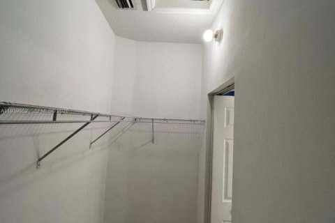 Townhouse in Pembroke Pines, Florida 2 bedrooms, 102.19 sq.m. № 2001915 - photo 19