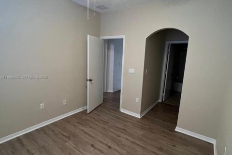 Townhouse in Pembroke Pines, Florida 2 bedrooms, 102.19 sq.m. № 2001915 - photo 13