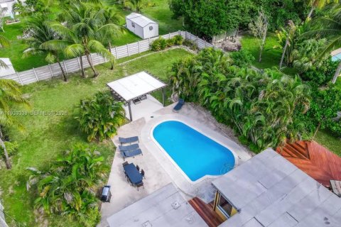 Villa ou maison à louer à Hollywood, Floride: 4 chambres, 194.07 m2 № 1996608 - photo 22