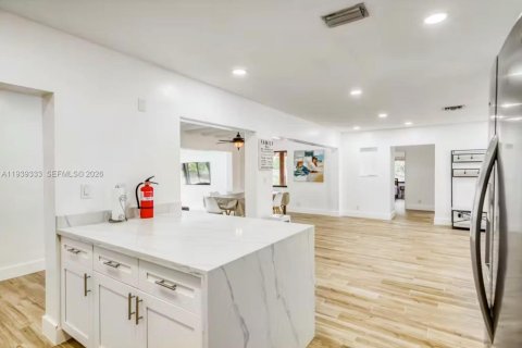 Villa ou maison à louer à Hollywood, Floride: 4 chambres, 194.07 m2 № 1996608 - photo 7