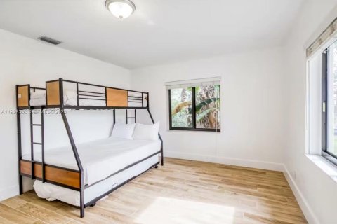 Villa ou maison à louer à Hollywood, Floride: 4 chambres, 194.07 m2 № 1996608 - photo 15