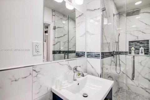 Villa ou maison à louer à Hollywood, Floride: 4 chambres, 194.07 m2 № 1996608 - photo 14