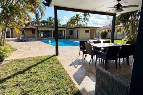 Villa ou maison à louer à Hollywood, Floride: 4 chambres, 194.07 m2 № 1996608 - photo 24