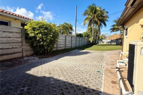 Villa ou maison à louer à Hollywood, Floride: 4 chambres, 194.07 m2 № 1996608 - photo 27