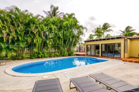 Villa ou maison à louer à Hollywood, Floride: 4 chambres, 194.07 m2 № 1996608 - photo 2