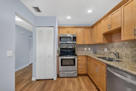 Condo in Boca Raton, Florida, 2 bedrooms  № 2387950 - photo 14