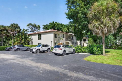 Condo in Boca Raton, Florida, 2 bedrooms  № 2387950 - photo 1