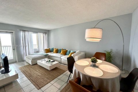 Copropriété à vendre à Pompano Beach, Floride: 1 chambre, 70.61 m2 № 2090162 - photo 3