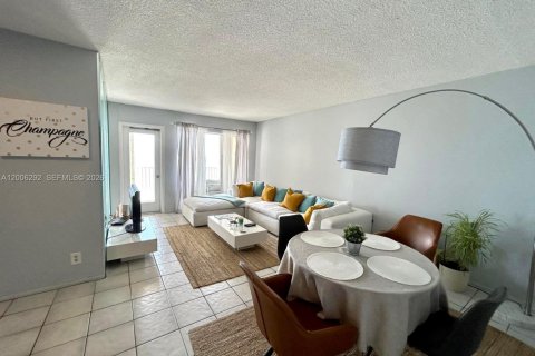 Copropriété à vendre à Pompano Beach, Floride: 1 chambre, 70.61 m2 № 2090162 - photo 5