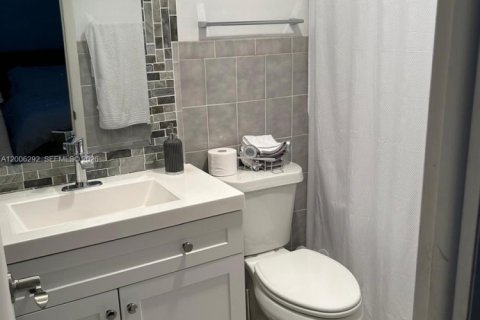 Copropriété à vendre à Pompano Beach, Floride: 1 chambre, 70.61 m2 № 2090162 - photo 12