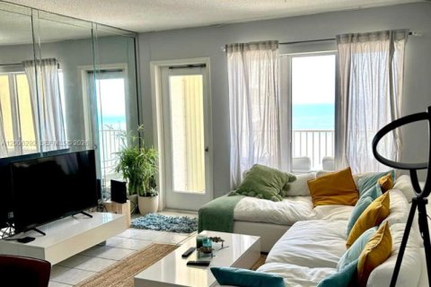 Copropriété à vendre à Pompano Beach, Floride: 1 chambre, 70.61 m2 № 2090162 - photo 4