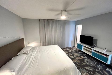 Copropriété à vendre à Pompano Beach, Floride: 1 chambre, 70.61 m2 № 2090162 - photo 11