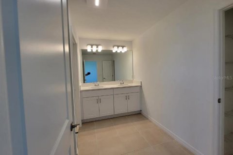 Casa en venta en Kissimmee, Florida, 5 dormitorios, 210.98 m2 № 2136005 - foto 9