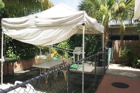 Condominio en alquiler en Hallandale Beach, Florida, 1 dormitorio, 46.45 m2 № 1223219 - foto 1