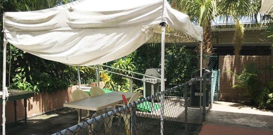 Condominio en Hallandale Beach, Florida, 1 dormitorio № 1223219