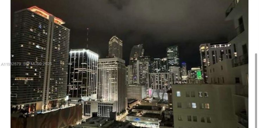 Кондоминиум с 1 спальней в Майами, Флорида № 1993507