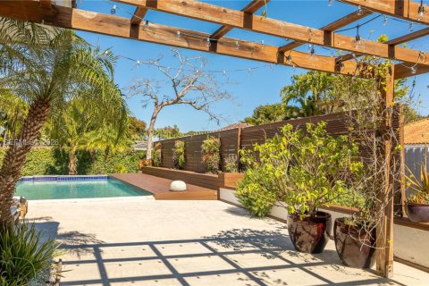 Снять в аренду виллу или дом в Пайнкрест, Флорида 5 спален, 339.84м2, № 2064794 - фото 26