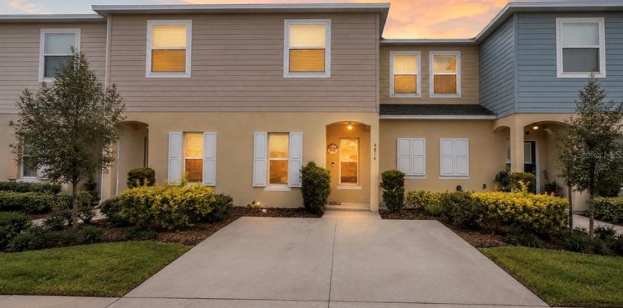 Adosado en Kissimmee, Florida 3 dormitorios, 163.69 m2 № 2321687