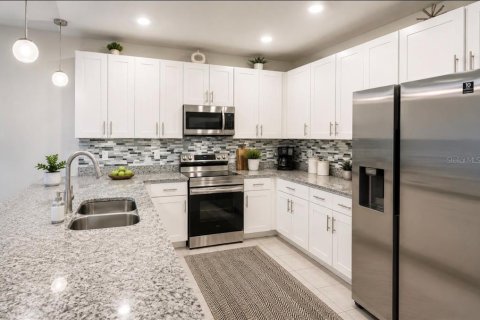 Adosado en venta en Kissimmee, Florida, 3 dormitorios, 163.69 m2 № 2321687 - foto 6