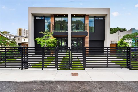 Townhouse in Miami, Florida 3 bedrooms, 187.01 sq.m. № 2392869 - photo 20