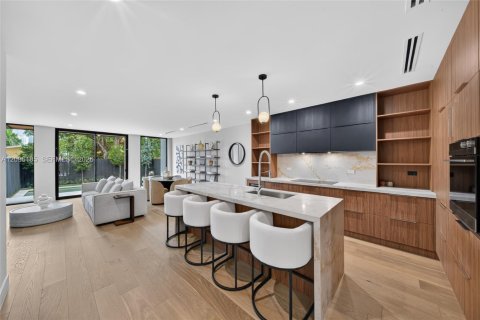Townhouse in Miami, Florida 3 bedrooms, 187.01 sq.m. № 2392869 - photo 2