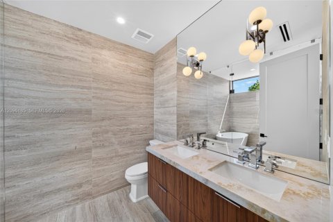Townhouse in Miami, Florida 3 bedrooms, 187.01 sq.m. № 2392869 - photo 26