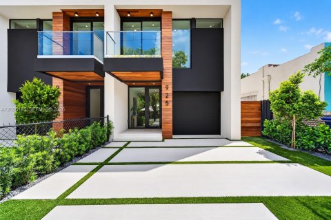 Townhouse in Miami, Florida 3 bedrooms, 187.01 sq.m. № 2392869 - photo 3
