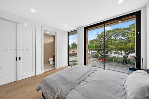 Townhouse in Miami, Florida 3 bedrooms, 187.01 sq.m. № 2392869 - photo 29