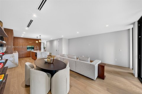Townhouse in Miami, Florida 3 bedrooms, 187.01 sq.m. № 2392869 - photo 15