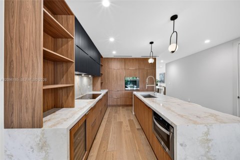 Townhouse in Miami, Florida 3 bedrooms, 187.01 sq.m. № 2392869 - photo 11