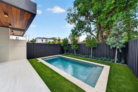 Townhouse in Miami, Florida 3 bedrooms, 187.01 sq.m. № 2392869 - photo 19