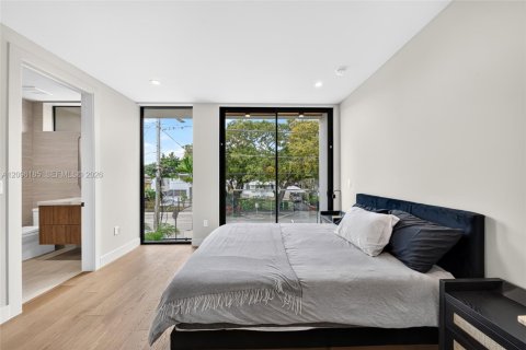 Townhouse in Miami, Florida 3 bedrooms, 187.01 sq.m. № 2392869 - photo 28