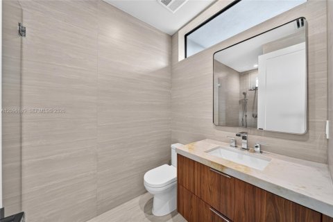 Townhouse in Miami, Florida 3 bedrooms, 187.01 sq.m. № 2392869 - photo 30