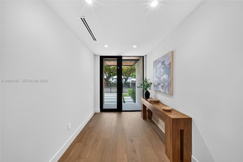 Townhouse in Miami, Florida 3 bedrooms, 187.01 sq.m. № 2392869 - photo 8
