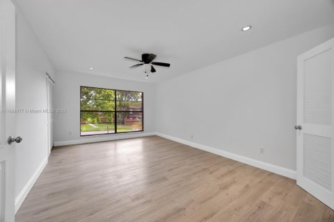 Touwnhouse à vendre à Miami, Floride: 3 chambres, 146.32 m2 № 1930331 - photo 22