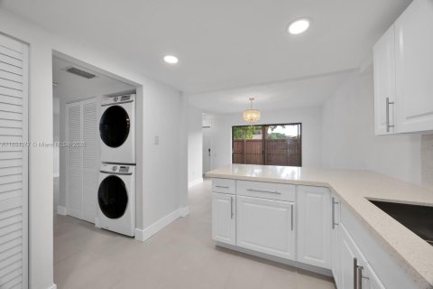 Touwnhouse à vendre à Miami, Floride: 3 chambres, 146.32 m2 № 1930331 - photo 12