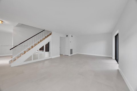 Touwnhouse à vendre à Miami, Floride: 3 chambres, 146.32 m2 № 1930331 - photo 15