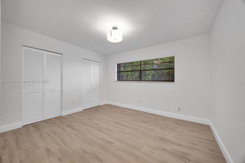 Touwnhouse à vendre à Miami, Floride: 3 chambres, 146.32 m2 № 1930331 - photo 28